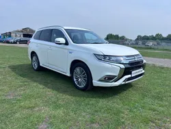 White Used 2018 Mitsubishi Outlander P-HEV Estate | £9,495 (Super price)