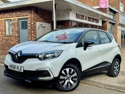 White Used 2018 Renault Captur Play SUV | £7,995 (Fair price)