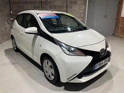 White Used 2014 Toyota Aygo X-play Hatchback | £3,995 (Fair price)