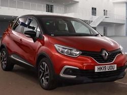 Red/black Used 2019 Renault Captur Iconic SUV | £8,450 (Fair price)