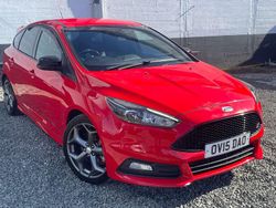 Red Used 2015 Ford Focus ST Hatchback | £9,295 (Fair price)