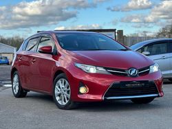 Red Used 2013 Toyota Auris Hatchback | £7,495 (Fair price)