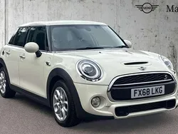 White Used 2018 Mini Cooper S Classic Hatchback | £17,478 (Fair price)