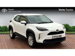 White Used 2024 Toyota Yaris Cross SUV | £20,576 (Super price)