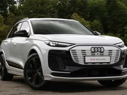 White Used 2025 Audi Q6 e-tron Advanced SUV | £65,495 (Super price)