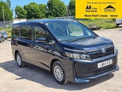Black Used 2014 Toyota Voxy MPV | £10,988 (Good price)
