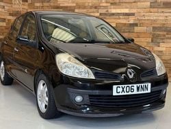 Black Used 2006 Renault Clio II Privilege Hatchback | £800 (Super price)