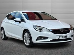 Summit white Used 2019 Vauxhall Astra Elite Hatchback | £8,195 (Fair price)