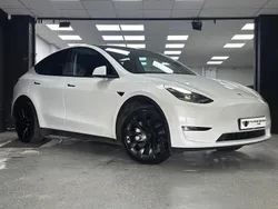 White Used 2022 Tesla Model Y Long Range SUV | £21,790 (Fair price)