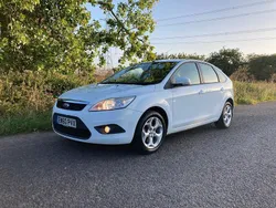 White Used 2011 Ford Focus Sport Hatchback | £2,795 (Fair price)