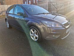 Grey Used 2010 Ford Focus Zetec Hatchback | £2,295 (Good price)
