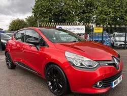 Red Used 2015 Renault Clio IV Dynamique Hatchback | £7,990 (Fair price)