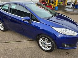 Blue Used 2017 Ford Fiesta Zetec Hatchback | £5,295 (Fair price)