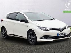 White/black Used 2018 Toyota Auris Hybrid Design Hatchback | £15,099 (Fair price)