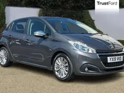 Used 2018 Peugeot 208 Signature Sky Hatchback | £6,400 (Fair price)