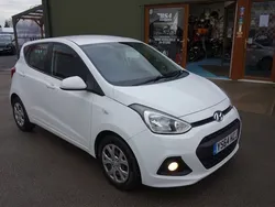 White Used 2015 Hyundai i10 SE Hatchback | £5,995 (A bit pricey)