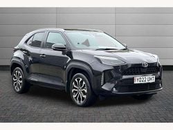 Black Used 2022 Toyota Yaris Hybrid Design SUV | £19,895 (Fair price)