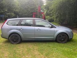 Blue Used 2006 Ford Focus Ghia Estate | £999 (Fair price)