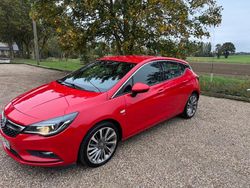 Red Used 2015 Vauxhall Astra SRi Hatchback | £4,991 (Fair price)
