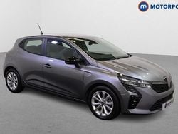 Used 2025 Renault Clio V Evolution Hatchback | £14,399 (Good price)