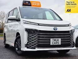 Pearl white Used 2023 Toyota Voxy MPV | £32,995