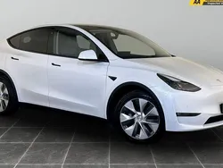 White Used 2022 Tesla Model Y Long Range SUV | £24,695 (Good price)