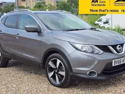 Grey Used 2016 Nissan Qashqai N-Connecta SUV | £9,780 (Fair price)
