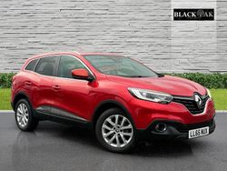 Red Used 2015 Renault Kadjar Dynamique SUV | £8,995 (Fair price)