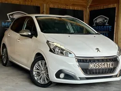 White Used 2015 Peugeot 208 Allure Hatchback | £4,995 (Fair price)