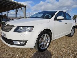 White Used 2013 Skoda Octavia Elegance Hatchback | £4,950 (Fair price)