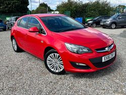 Red Used 2016 Vauxhall Astra Excite Hatchback | £4,295 (Fair price)