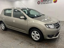 Beige Used 2014 Dacia Sandero Lauréate Hatchback | £4,995 (Fair price)