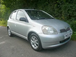 Silver Used 2002 Toyota Yaris Hatchback | £2,450 (Fair price)