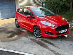 Red Used 2013 Ford Fiesta Zetec Hatchback | £4,695 (Fair price)