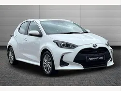Pure white Used 2023 Toyota Yaris Hybrid Hatchback | £16,795 (Fair price)