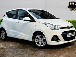 White Used 2015 Hyundai i10 SE Hatchback | £3,290 (A bit pricey)