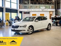 White Used 2016 Skoda Superb SE Hatchback | £9,349 (Fair price)