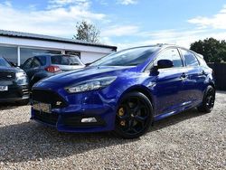 Blue Used 2015 Ford Focus ST Hatchback | £9,995 (Fair price)