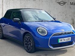 Blue Used 2025 Mini Cooper SE Hatch Hatchback | £28,690