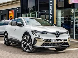 White Used 2025 Renault Mégane Iconic Hatchback | £29,495