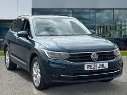 Nightshade blue metallic Used 2021 VW Tiguan Life SUV | £19,624 (Fair price)