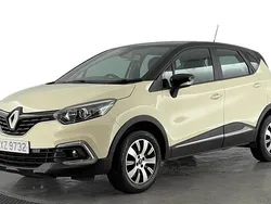 Cream/black Used 2019 Renault Captur Play SUV | £9,980 (Fair price)