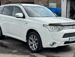 White Used 2015 Mitsubishi Outlander P-HEV Estate | £6,595 (Good price)