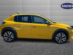 Faro yellow Used 2022 Peugeot e-208 GT Hatchback | £12,950 (Fair price)