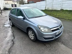 Silver Used 2005 Vauxhall Astra Club Hatchback | £1,495 (Expensive)