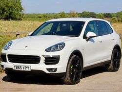 White Used 2015 Porsche Cayenne SUV | £20,750 (Fair price)