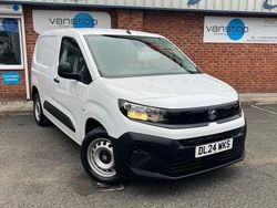 White New 2024 Vauxhall Combo S MPV | £14,450 (Fair price)