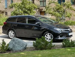 Black Used 2018 Toyota Auris Hybrid Estate | £14,500 (Expensive)