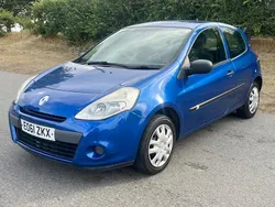 Blue Used 2011 Renault Clio II Hatchback | £2,995 (A bit pricey)