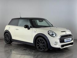 White Used 2019 Mini Cooper S Classic Hatchback | £14,900 (Good price)